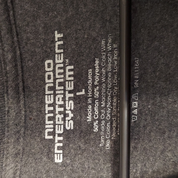 CLASSIC Nintendo Tshirt - Picture 2 of 3